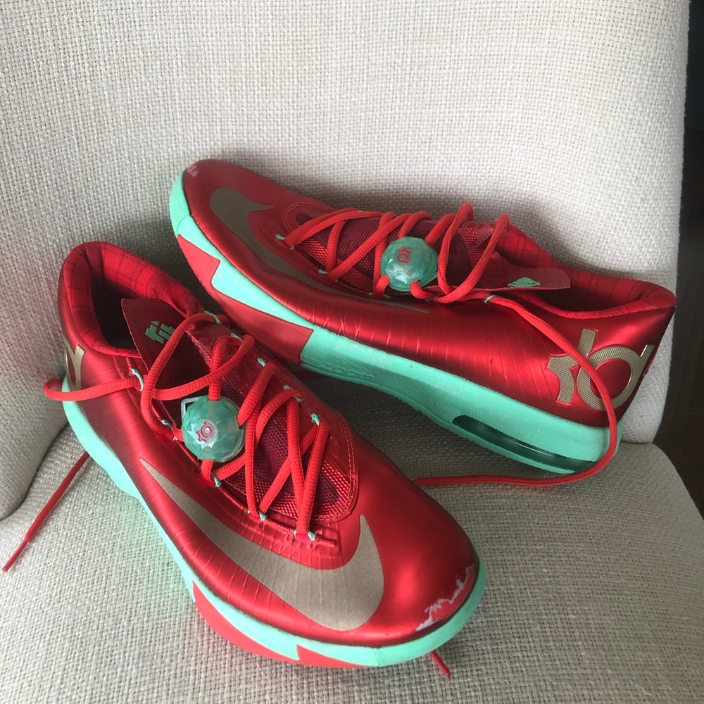 KD 6 Christmas size 11.5